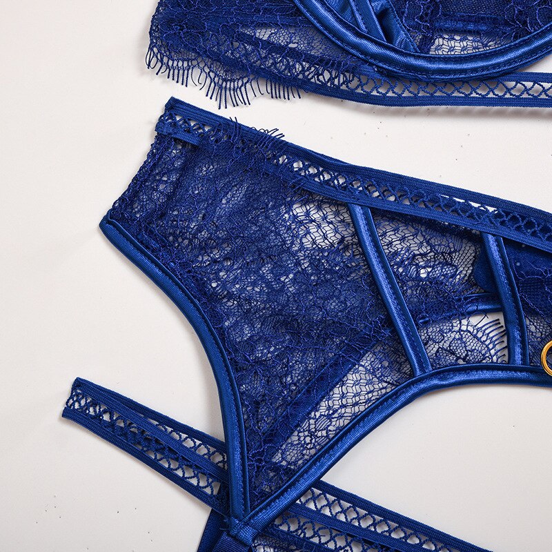Spliced underwear gathers three-piece suit with steel ring