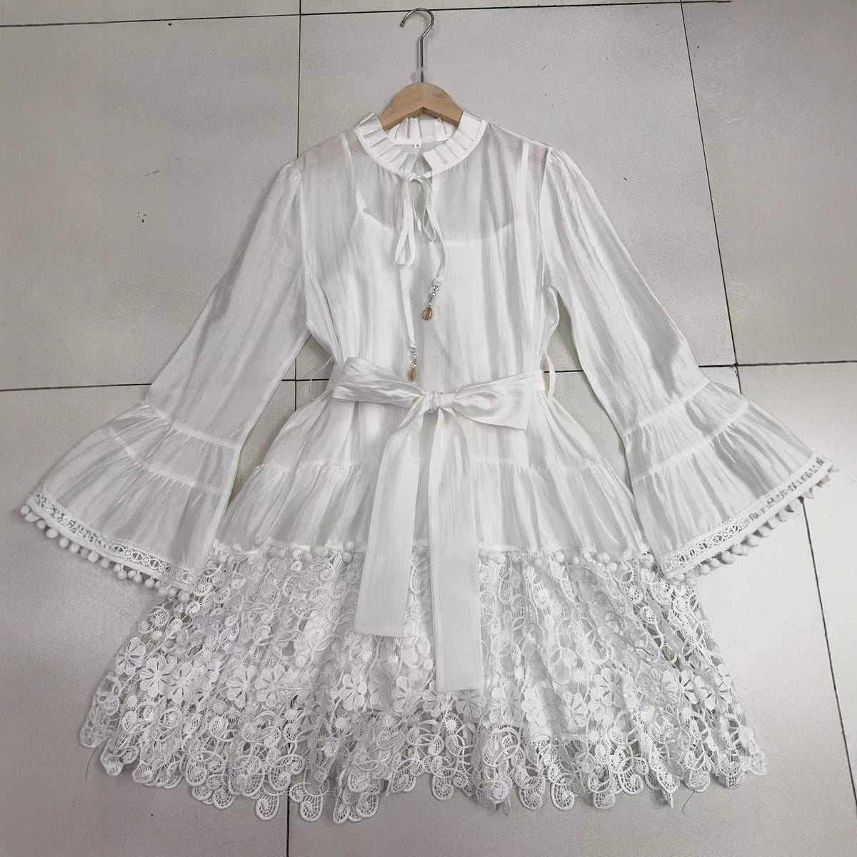 Lace-up Waist-cinching Figure-flattering Water-soluble Lace-up Dress