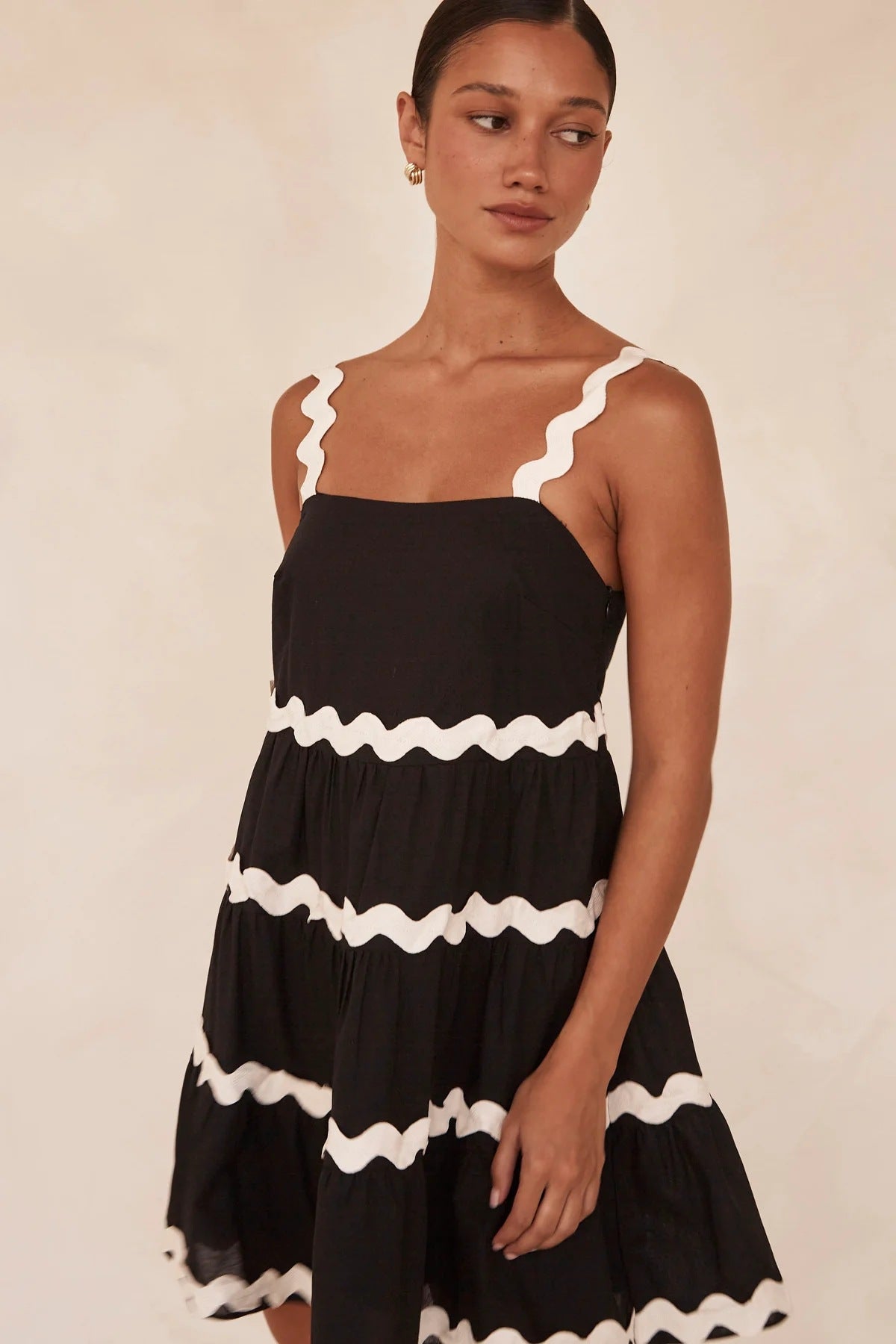 And Fresh Short Dress With Lace Detailing And Patchwork