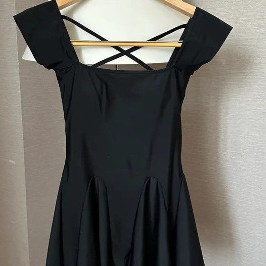 Solid-color Square-neck Resort Swimsuit