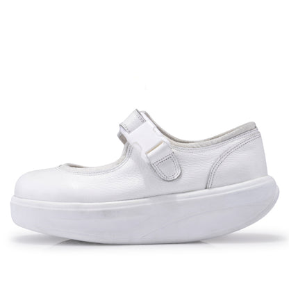 Comfortable and casual little white shoes