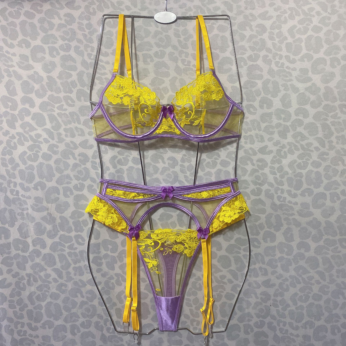 Women's Fashion Flower Embroidered Bra Underwear Suit