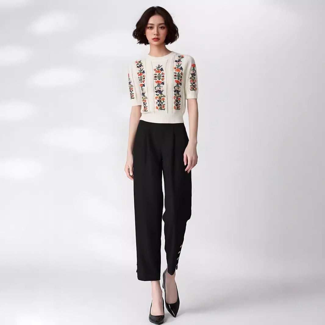 Exquisite Flowers Embroidered Knitted Top