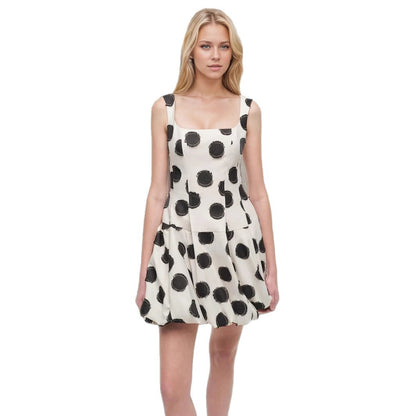 Elegant French-style White Strap Mini Dress With A Sophisticated Vibe