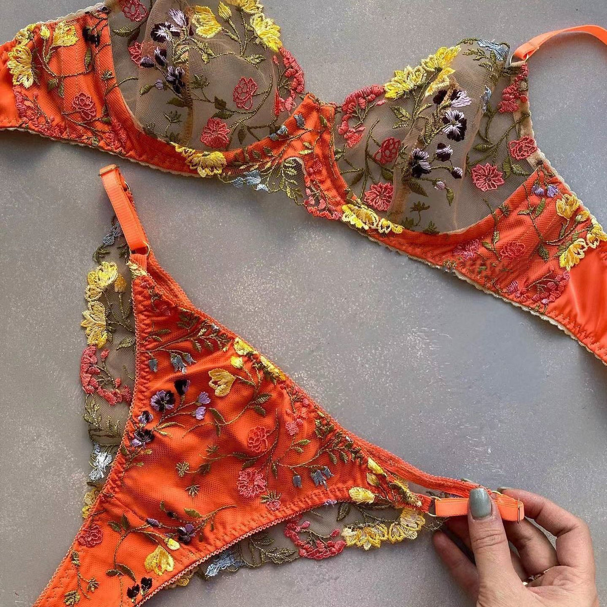 Flowers See-through Embroidered Ribbon Steel Ring Underwear Suit