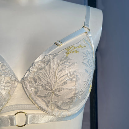 Women's Embroidered Garter Mesh Underwear