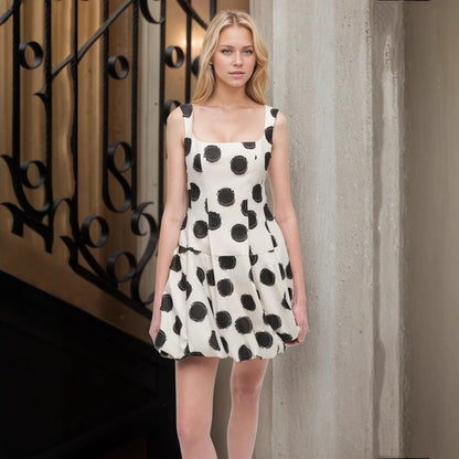 Elegant French-style White Strap Mini Dress With A Sophisticated Vibe